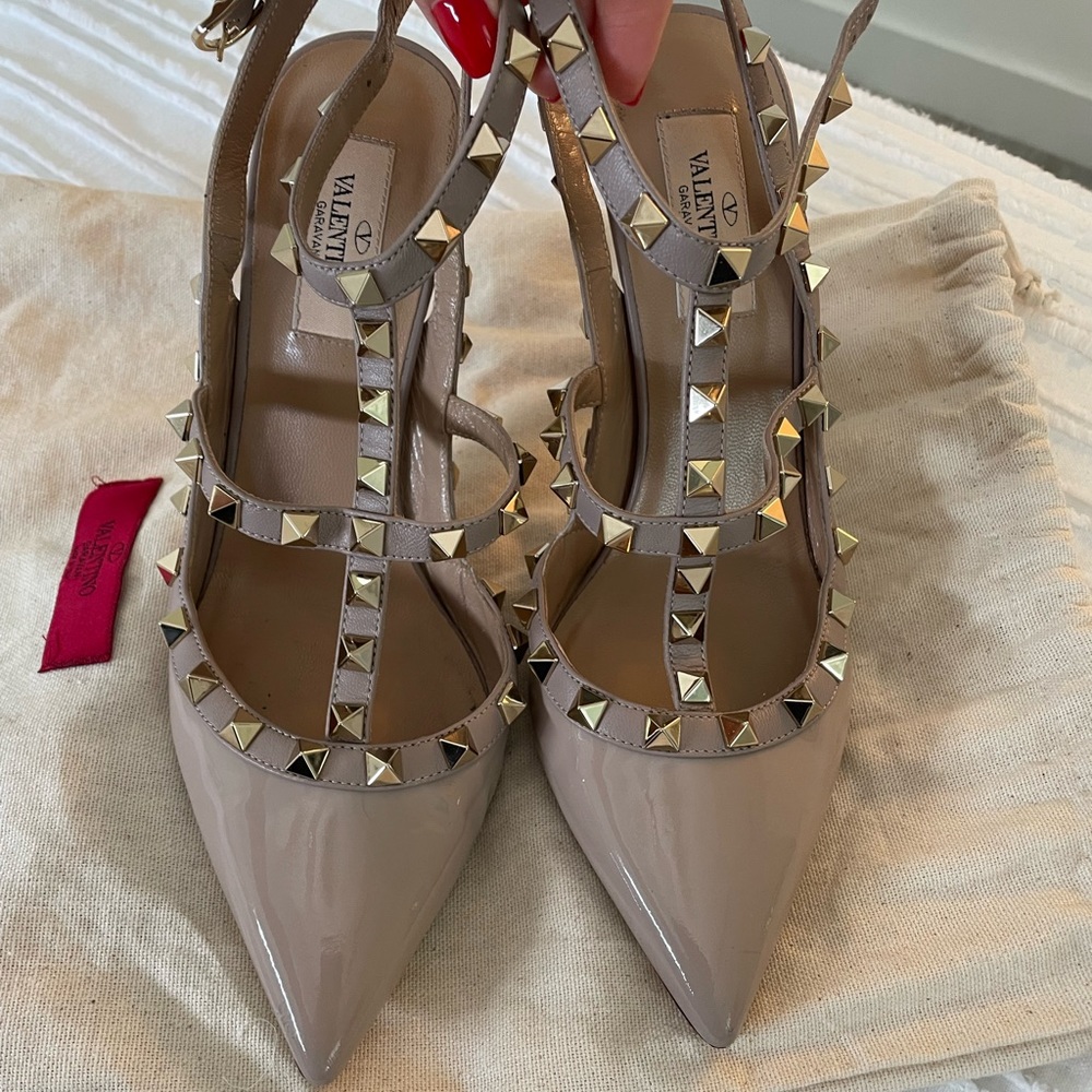 VALENTINO ROCKSTUD LEATHER HEELS